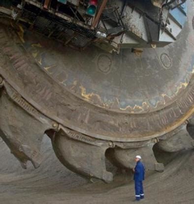 Bagger 288 Saw compared to this worker : r/HumanForScale