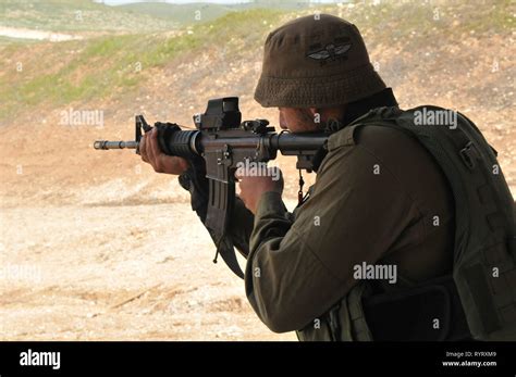 Israeli army paratroopers hi-res stock photography and images - Alamy