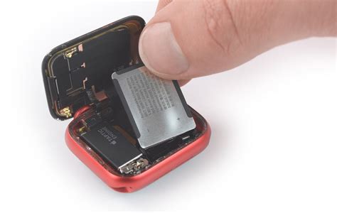 Apple Watch owners sue for injuries caused by swollen batteries