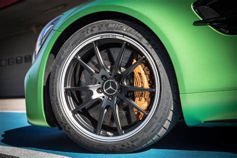 2018 Mercedes-AMG GT R is the best sort of green car - CNET