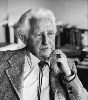 Erik Erikson Biography - Life of German-American Psychologist