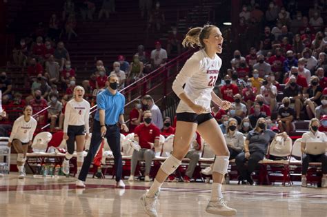 Wisconsin Badgers volleyball: UW sweeps TCU for season opening victory ...