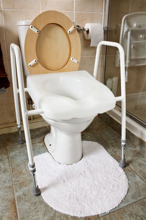 How to Choose the Best Raised Toilet Seat for Your Bathroom