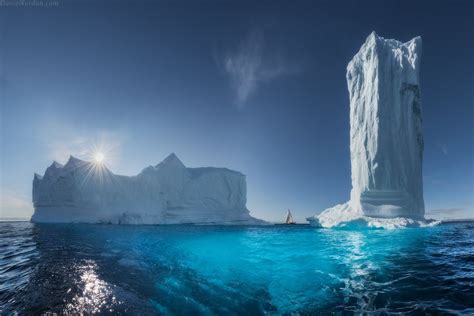 Giant Icebergs in Greenland : pics