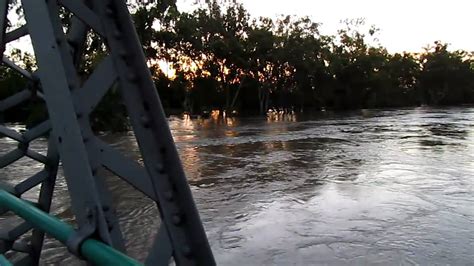 Macintyre River at Goondiwindi from the border bridge - YouTube