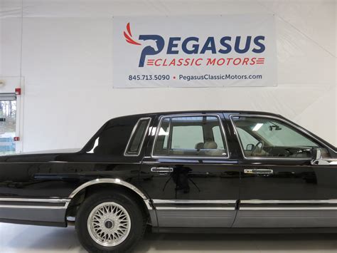 1993 Lincoln Town Car Signature Series - Pegasus Classic Motors