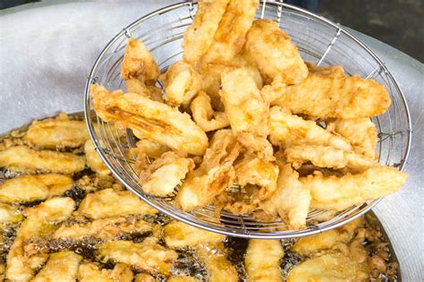 Pisang Goreng: The Street Food Malaysians go Banana for | The Ambitious ...