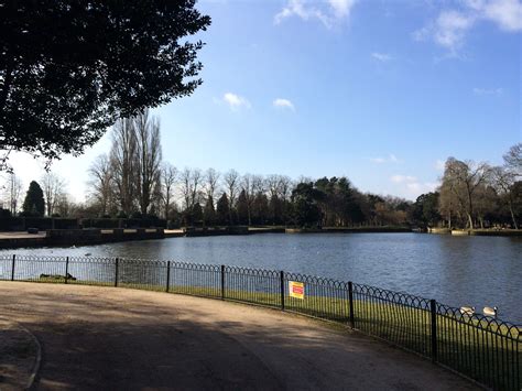 Highfields Park: The beautiful grounds surrounding Nottingham Lakeside ...