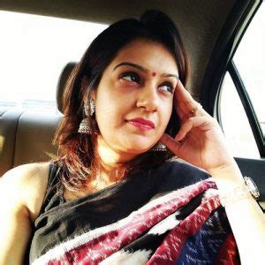 Priyanka Chaturvedi Age, Husband, Family, Caste, Biography & More » StarsUnfolded