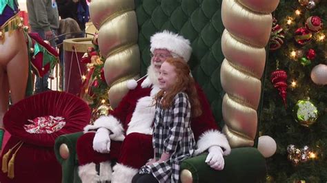 Santa Claus arrives at Eastwood Mall | WKBN.com