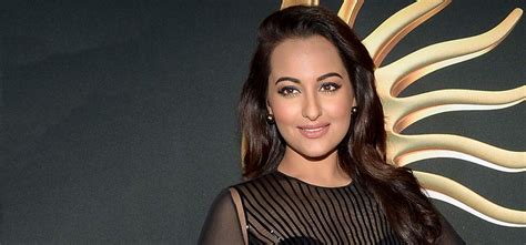 10 Pictures Of Sonakshi Sinha Without Makeup | Make Up Tips