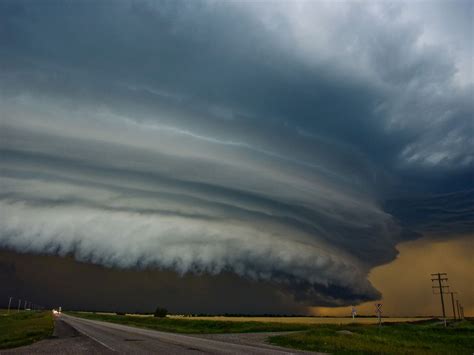 Uma nuvem funil? Tornado? Shelf-cloud? - Tempo Severo - Brasil Abaixo de Zero