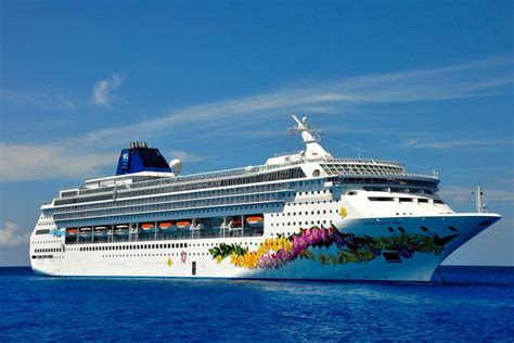 Norwegian Sky Cruise Ship Editorial Stock Photo - Image: 17895768