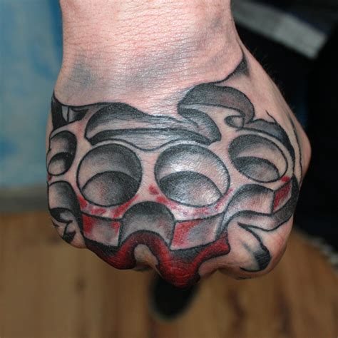 8 Easy Brass Knuckles Tattoo Designs for Men and Women