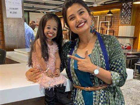 Prajakta Mali enjoys a fangirl moment with World's shortest woman Jyoti Amge; read post - Times ...