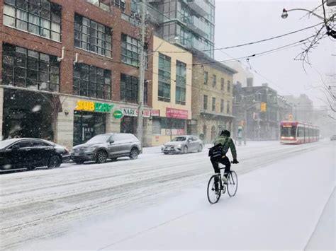 Toronto residents dig out after 7 to 11 cm of snow blankets city | CBC News