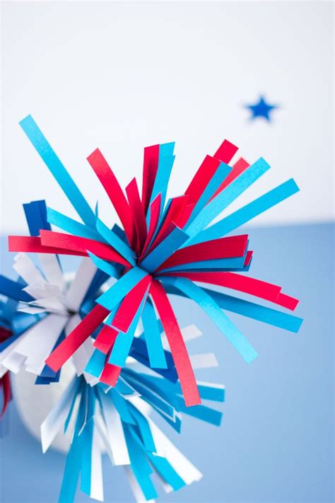 DIY Paper Fireworks Centerpiece | Fireworks centerpiece, Fireworks craft, Fireworks