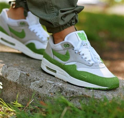 Nike Air Max 1 Patta 'Chlorophyll' 2009 | Nike schoenen, Nike, Schoenen