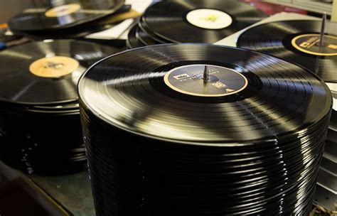 Toronto company hopes to make vinyl records with new technology | CBC News