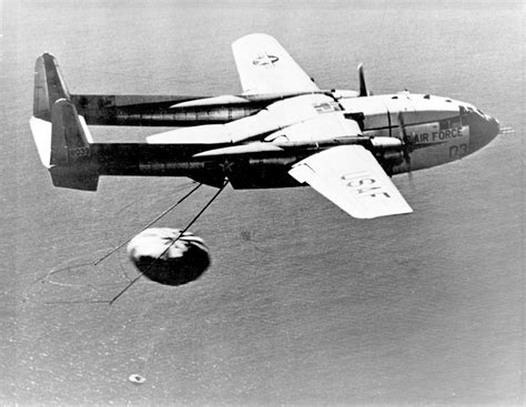 File:Fairchild C-119J Flying Boxcar recovers CORONA Capsule 1960 USAF 040314-O-9999R-001.jpg ...