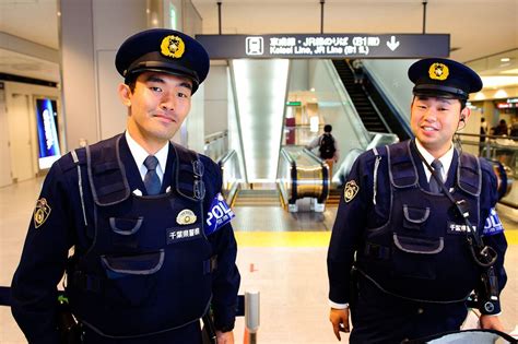 Japanese Police Officers | Men in uniform, Police uniforms, Racial ...