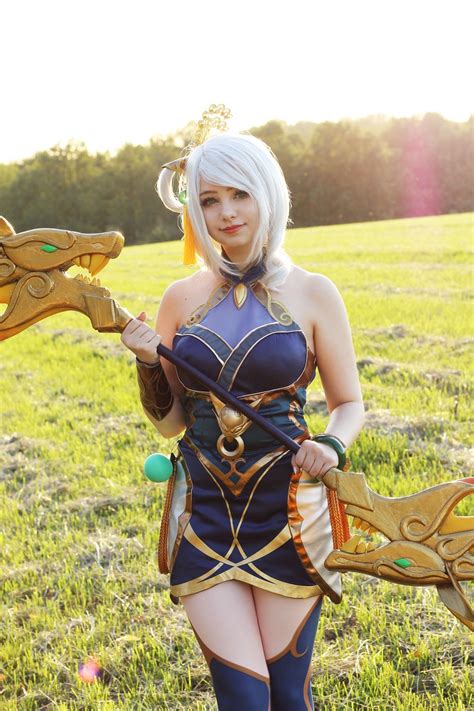 My league of legends cosplay of Lunar Empress Lux Cosplay League Of Legends, Lunar, Zelda ...