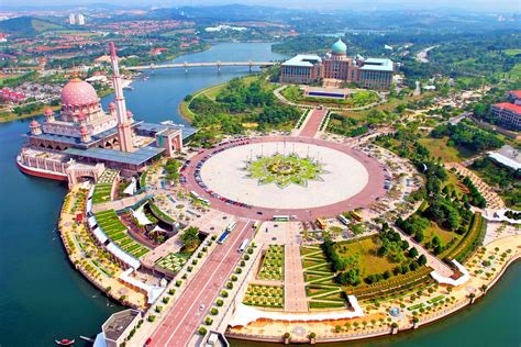 Putrajaya City Tour with Traditional Boat Cruise Cashback 10% Harga ...