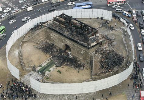 Namdaemun Great South Gate Destroyed by Fire – Randomwire