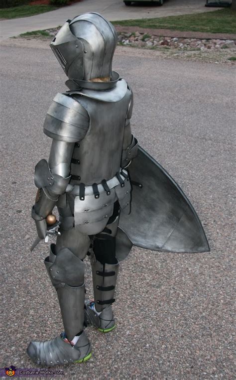 Medieval Knight Costume - Photo 3/7