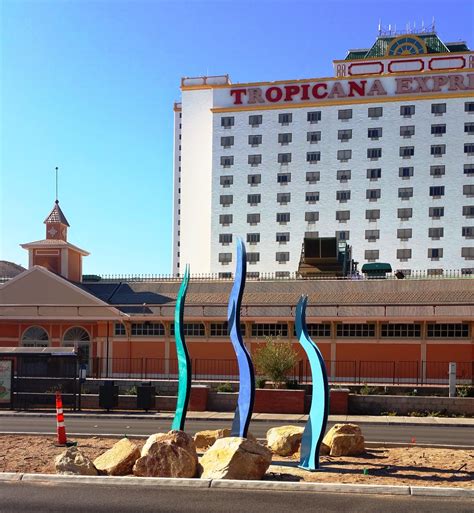 Laughlin Buzz: Casino Drive Make-Over Continues