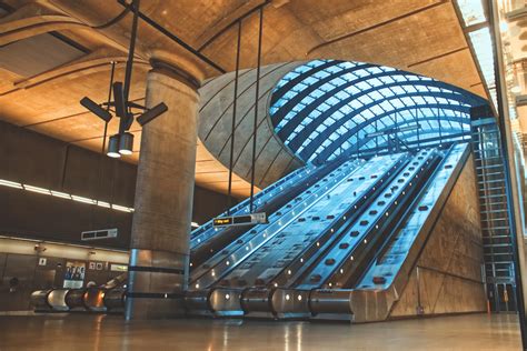 Canary Wharf Underground Station || Sony a6500 + Sony 18-105mm || IG @ferdigraph : r/SonyAlpha