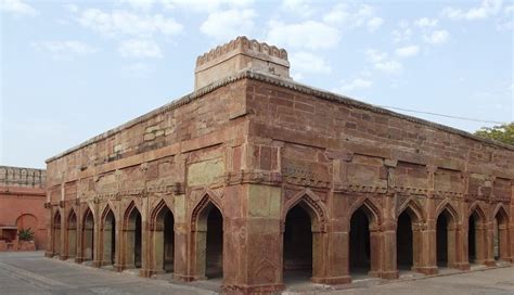 9 Famous Forts in Uttar Pradesh - lifeberrys.com