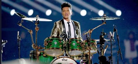 El cantante hawaiano Bruno Mars, triunfa en la Super Bowl - magazinespain.com | Bruno mars ...