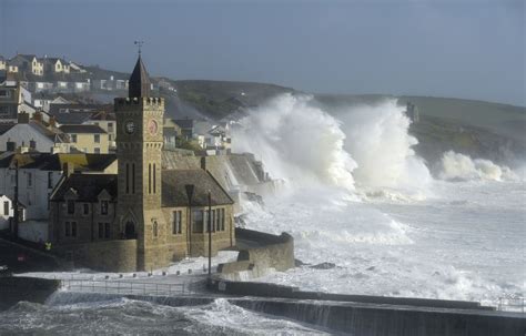 Ex-hurricane Ophelia batters UK after pummeling Ireland, leaving 3 dead | The Times of Israel