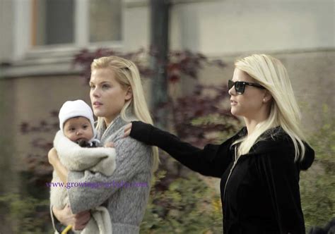 Sam Alexis Woods Out For A Walk in Sweden | Growing Your Baby