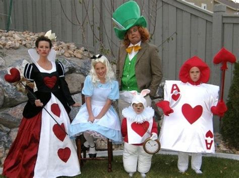 Sweet Family Halloween Costumes That are Corny but Cute (32 pics) - Izismile.com