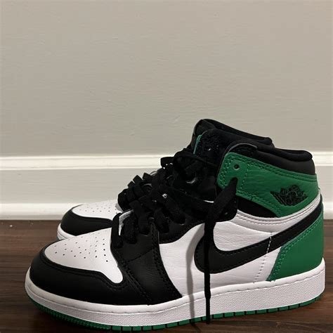 air Jordan 1 lucky green $ ON HOLD $ worn 1x only... - Depop