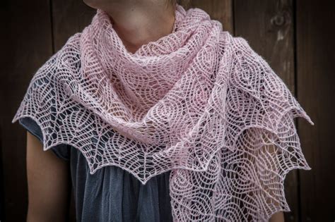 Renee Knits Too: Shetland Lace Triangle Shawl