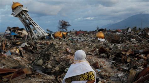 Indonesia tsunami: Search for victims to end, though hundreds still ...