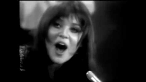 Melanie Live - Lay Down Candles in the Rain 1970 - YouTube