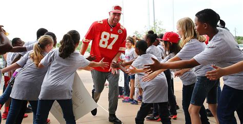 Travis Kelce Continues to Give Back - Chiefs Blitz