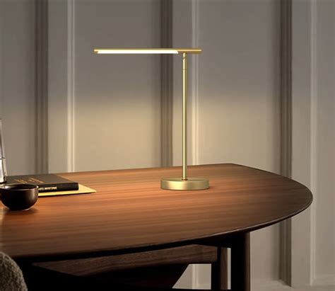 Minimalist Pure Copper LED Desk Lamp with Adjustable Angle - FeelGift