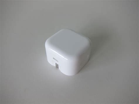 Apple 20W USB-C Power Adapter « Blog | lesterchan.net