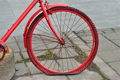 Platter Reifen Fahrrad - Bilder und Stockfotos - iStock