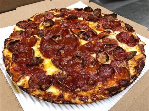 I present to you all pizza from Ohio… (if you call this pizza?) | ResetEra