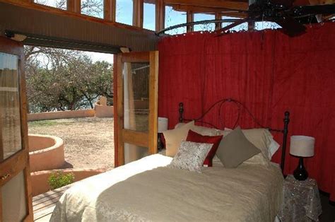 The Romantic Red Room Eco-Cabin on Lake Travis UPDATED 2022 ...