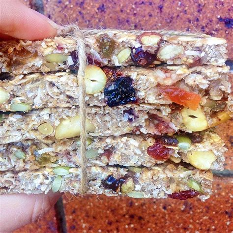 Nutritionist Approved Easy, Healthy Muesli Bar recipe - only 5 ingredients! | Recipe | Healthy ...