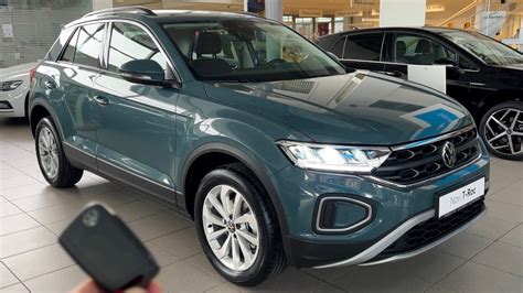 New VOLKSWAGEN T-Roc 2022 - FIRST LOOK & visual REVIEW (Life, Petrol Blue color) - YouTube