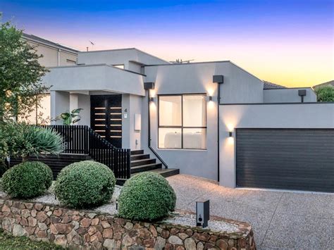 Renovated Greenvale homeowners tear up as house sells $125k+ above ...