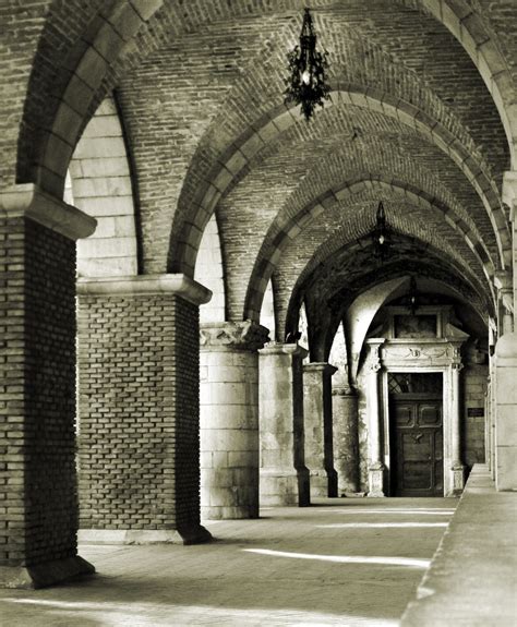 Medium Aevum — Example of groin vault in medieval architecture:...